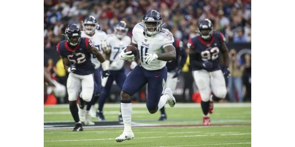 A.J. Brown et Jalen Hurts jouent désormais pour des équipes différentes A.J. Brown et Jalen Hurts jouent désormais pour des équipes différentes